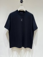 新品 V登家族男士水钻饰圆领短袖T恤，香港洋行渠道货，重磅高端臻品，高奢品鉴白金级单品，25年官柜新品，经典人气单品！！ 客供埃及进口顶级面料，甄选尼罗河区域光