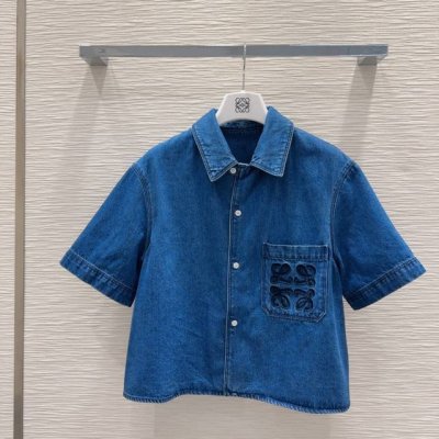 Loe W* 2025Ss新款 高版出品~超时髦新款丹宁牛仔 酵洗个性色调上身又酷又飒爽 采用定制高品质斜纹棉质水洗牛仔面料，纹理细腻，棉感自然，既有筋骨感又不