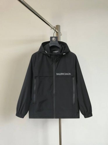 巴黎世家 高品质秋新款夹克外套，秀场新品品相非常完美，记忆面料舒适保暖，三标齐全，色泽饱满诱人，非常出彩的设计，轻松将时髦感进阶，做工极为考究严谨，走线工整细致