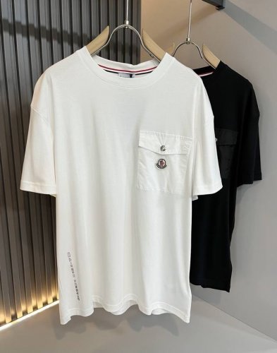 moncler蒙家 2025春夏最新男女同款贸易订单短袖T恤，全品相！！网红款！采用Logo图案口袋设计！上身舒适透气，不僵硬，整体有着丰富的立体感，品质出口订