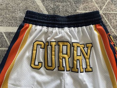款号：K11 库里刺绣球裤 篮球短裤 夏日百搭短裤Justdon美产Bullsog 来自美国的街头品牌Justdon的一条细节丰富的球裤在夏天出门主要以舒适百搭