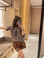 上新 Miumiu 缪缪 25Ss 网红主推爆款！贴标条纹韩版T抽绳短裤套装 原标！简约又高级的一套， 日常谁穿都好看~ 上衣裤子 原版硅胶立体字母定制拉链 整