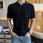 杰尼娅 2025Ss蛇年春夏新款剪刀领短袖系列。精选优质蚕丝棉面料，时尚大牌元素Logo设计，上身版型超赞，面料细腻舒适透气，随意搭配都超级好看时尚型男必备款哦
