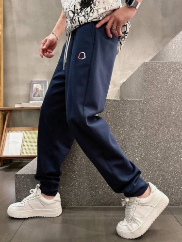 moncler 2025夏季新款铜氨丝莫代尔空气层休闲卫裤，裤身上刺绣标志性品牌标识，客供定制品牌刻印五金配件，彰显品牌格调，100%进口面料精心打造，柔软舒适