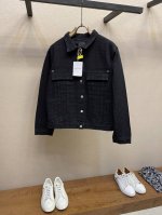 Givenchy，大狗涂鸦牛仔 牛仔面料带有Gvc4G纹路 完全对位 后背为数码印花直喷 不是胶浆也不是手绘 研究了一年才出货的款式 相似度高达百分之99 尺码