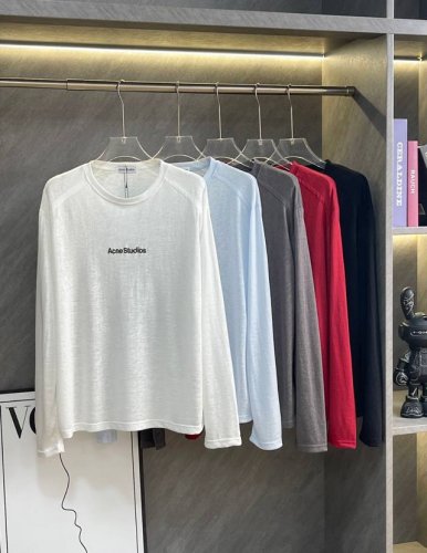 acne Studios圆领字母长袖防晒T恤 宝子们！最近挖到宝了，就是这件Acne Studios的长袖T恤。经典的简约设计，怎么搭都不会出错。不管是单穿还是