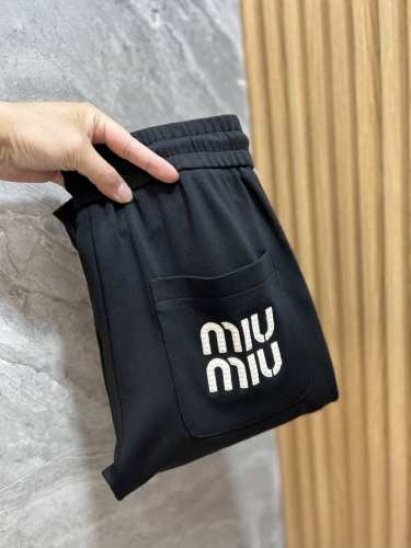 P220Miumiu 2025春夏新品 三标齐全 休闲裤 好货不用过多介绍 看细节 专柜码数：M-3Xl 175 140上身L