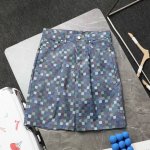 上新 顶级复刻 高端定制 Louis Vuitton 路易威登Lv 专柜款棋盘压印牛仔棉布休闲短裤 款号: 046 颜色: 蓝色 购入原版开模打造，全套定制辅料