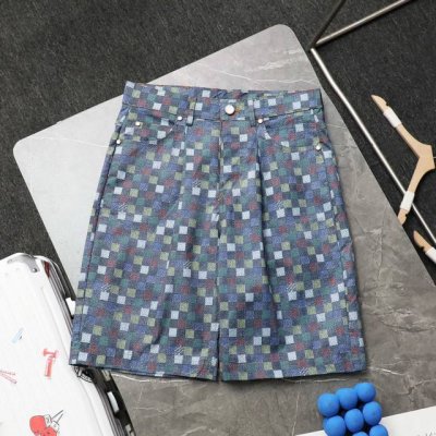 上新 顶级复刻 高端定制 Louis Vuitton 路易威登Lv 专柜款棋盘压印牛仔棉布休闲短裤 款号: 046 颜色: 蓝色 购入原版开模打造，全套定制辅料