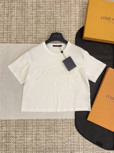 配送Yb信封袋 Louis&Vuit’’N 25Ss早春新款 彩色立体线条勾勒字母短款短袖T恤 Yb一比一开发 最好版本发售 低调又显奢华的一件 短款版型真的特
