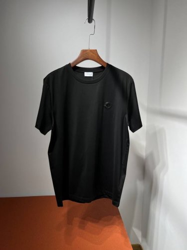 春夏新款 新款来袭 代购级别牛货 Mon ~25春夏短袖系列.高级成衣外贸公司订单,采用220支双丝光棉面料.温儒柔软上身自然是舒适..精美线条印花设计.非常的