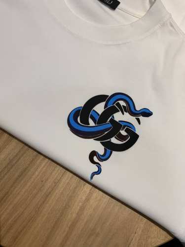 P200古奇 Gucc. 高定面料 250克纯棉 2025蛇年春夏专柜新品短袖时尚经典圆领短袖袖口下摆采用无痕设计 时尚单品设计，更加时尚舒适，高标准定制，上身