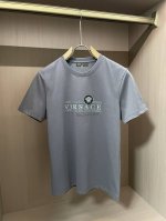 范思哲 2025春夏新品 经典百搭款 圆领短袖T恤 每年必出的单品！简单大方设计 干净利落剪裁 采用进口顶级丝光面料 柔软细腻 男人的衣柜都少不了基础 随时随地