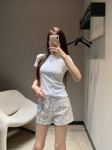 prad* 25Ss春夏新款 Logo印花圆领短袖T恤丨独家高版出品！面料肌理细腻 贴肤柔软 精致裁剪 个性时髦 彰显纯欲调性 重工手工制作 时髦洋气 单穿内搭