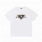 prada 普拉达 2025早春新款 定制310G双纱纯棉面料 数码喷印破坏字母Logo 男女同款 短袖T恤 颜色：白色 尺码：S-Xl