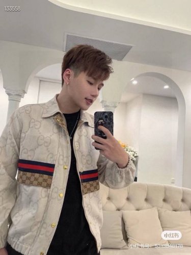 品名：Gucci 23Ss秋冬新款暗纹双G提花牛仔夹克外套 版型；宽松 面料：提花牛仔 颜色： 象牙白 尺码M-L-Xl 胸围 衣长 肩宽 M 126 82 5