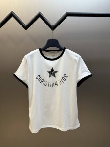 Dior 迪奥五角星印花短袖 面料采用60S双股长绒棉纱线平纹布 克重150G 原版订染罗纹颜色 缸内固色剂重复洗涤增加色牢度 前幅采用手工台板丝网印花 激光雕