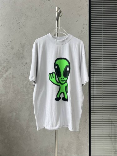 ba* 巴黎世家褶皱外星人 夸张可爱的外星人印花，搭配后背涂鸦笑脸，初始褶皱设计，袖口刺绣字母。 Size：Xs S M L