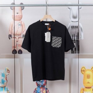 迪奥Dior 新款口袋短袖T恤 高品质尼龙纯棉洗水手感 前片Logo印花 布匹口袋装饰 罗纹专门定制.面料舒适柔软 还原特殊工艺带来的潮流 定制定染 三标齐全