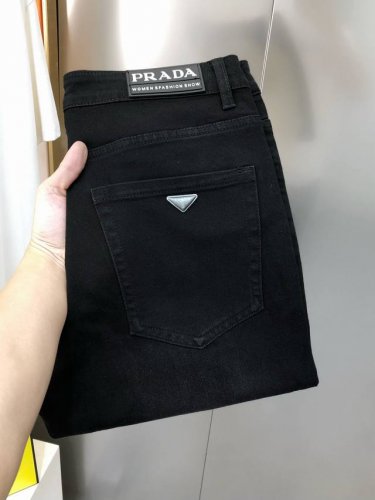 p250 P*Ada 普拉哒2025早春新款男士修身小脚牛仔裤 官网同步简洁时尚 爆款 高端定制 原单狠货 后裤袋三角Logo标设计 定制进口丹宁水洗牛仔纯棉面