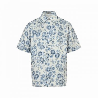 dior 迪奥 青花瓷风满印短袖衬衫 采用真丝面料，亲肤的同时衣服更也更显质感。男女同款全新美学灵感趣味设计,渠道性质精品。让整体造型设计更加优雅时尚，今夏最火