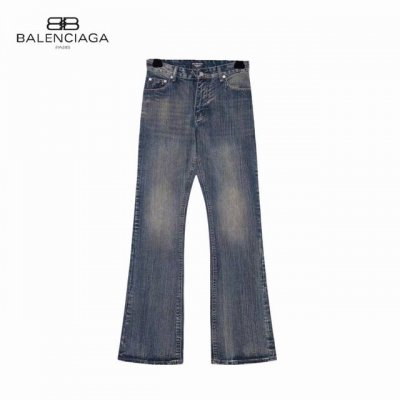巴黎世家24Fw竖纹牛仔裤 元 原版品质 款号：Bv055 款式：24Fw竖纹竹节条纹微喇弯刀牛仔裤 面料：质地厚实，具备防皱、防缩、防变形性能，表面竹节纹路立