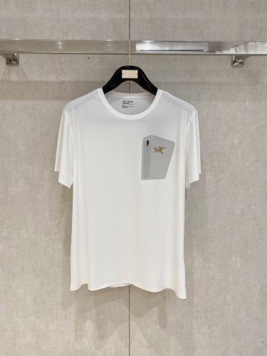 arctey*鸟家速干无痕圆领 冰丝锦纶面料 拉链口袋拼接设计 码数：M-3Xl