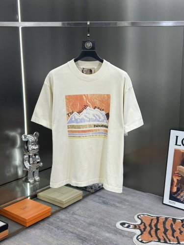 Gucci 联名 25S新款潮牌T恤.男女同款～高温立体烫画工艺.立体感满满.定制230G纯棉面料.质感极好.舒适透气.微扩版型设计.舒适百搭～码数：M-3Xl
