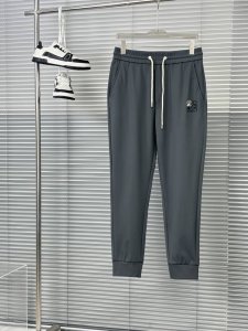 Lo 男士时尚裤上身效果非常好真正的大货订单 恰到好处的修身版型 上身效果非常好能很棒的体现男性修长体态 这种时装在明星中们时尚大咖们中出镜高 跟随潮流时尚打造