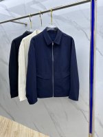 P480 新款Loro Piana 2025开秋新款男士翻领夹克外套，原单三标齐全高端版本！高定专柜面料 透气舒适度高，细节无可挑剔，品牌元素设计理念，做工考究