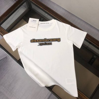 Alexander Wang 亚历山大王 24Ss夏季新款圆领短袖T恤！270克重磅高端纯棉面料，手感质感都极完美！修身裁剪设计干净利落！时尚又好看！走线做工非