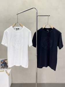 versace范思哲独家专供新款原单男士休闲短袖 高端定制 高端版本 时尚百搭爆款进口面料 手感超柔软细腻 穿着亲肤舒适 高端精品 代工厂P精细做工 上身非常赞