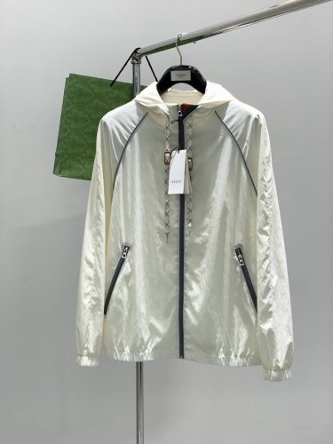 Gucci 古驰，2025春季最新款，专柜同步有售，原单狠货，时尚休闲连帽外套，上身很有特点！吸睛而有亮点，进口原版面料，顶级印花工艺字母图案装饰Logo，原版