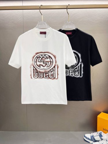 Ss古家纯棉最新面料 经典标识图案Logo时尚简约潮流短袖，最顶级的品质专柜原单短袖，顶级制作工艺进口面料，专柜款独特设计，采用进口高端订制面料。官网在售！面料