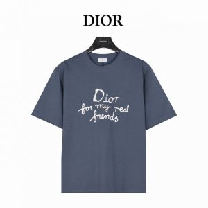 dior 迪奥 And Hylton Nel联名 标语刺绣短袖T恤 这款 T 恤展示来自 Dior And Hylton Nel 联名系列的 Dior For