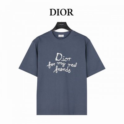 dior 迪奥 And Hylton Nel联名 标语刺绣短袖T恤 这款 T 恤展示来自 Dior And Hylton Nel 联名系列的 Dior For