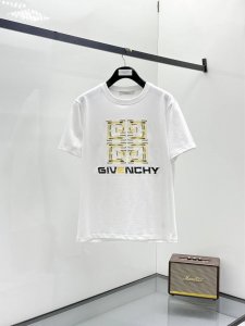 纪梵希 2025Ss蛇年贺岁款春夏精品短袖T恤 官网同步 高端品质 定制顶级纯棉面料 顶级大厂1:1制作 时尚大牌重工艺Logo设计 手感柔软细腻 穿着亲肤舒适