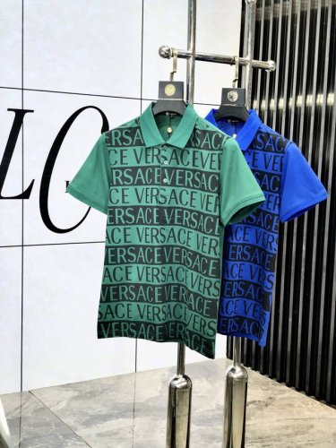 范思哲。2025春夏系列新品男士时尚经典翻领Polo时尚单品设计，更加时尚舒适，高标准定制，进口高丝光双面棉质珠地面料质感非常细腻，H品牌Logo工艺，细节工艺