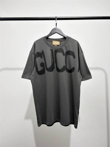 古驰联名巴黎世家！男女同款大字母短袖T恤！ 古驰Gucci经典字母短袖！巴黎世家Balenciaga图案采用数码直喷工艺！四联吊卡和洗唛！ 面料采用290G重磅