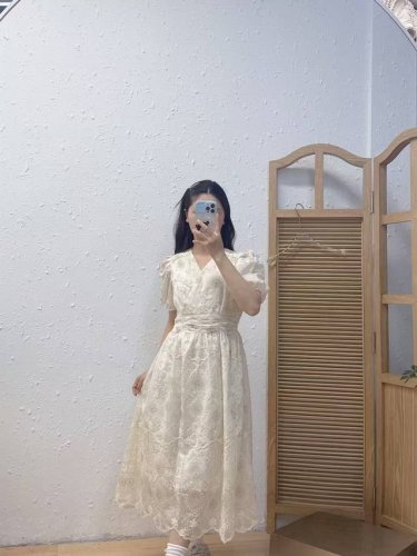 v领重工刺绣连衣裙 后腰松紧 L Xl 穿到130斤以内