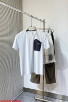 m019 Sz始祖鸟 2025Ss春夏新品 面料采用81%锦纶和19%氨纶，手感柔软细腻亲肤，夏天穿上冰爽的感觉，胸前印花标识设计不显单调，高级感满满！领口无色