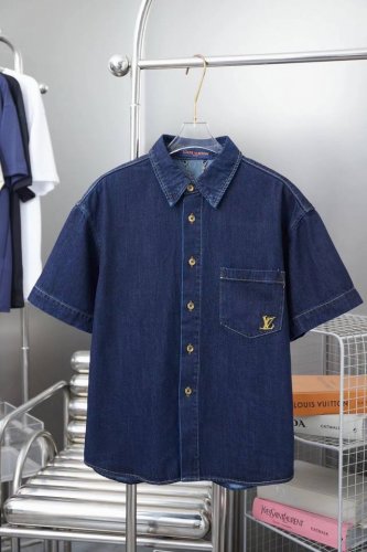 顶级复刻 Louis Vuitton 路易威登夏季新款牛仔套装牛仔短袖衬衫 刺绣字母主题 官网同步 男女同款 原版复刻 随意对比 细节拉满 顶级复刻！ 王鹤棣同