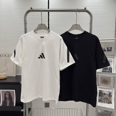 Adidas 阿迪达斯三叶草经典情侣款纯棉短袖 -阿迪专柜经典常青款短袖3069 -采用230克高克重纯棉面料 厚重有垂感 面料质感随意对比 -领标和胸前Log