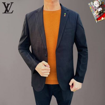 高版本 Lv 2025Ss欧洲专柜主打系列。男士修身西服 ，采用进口羊毛面料 ，面料超级牛逼上身潇洒大气 ，贵气十足！男神必备码数:M-Xxxl 下单请报身高体