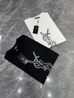 ysl 经典字母潮牌T恤！万针刺绣工艺，定制300G纯棉面料，舒适柔软.手感回弹性好！适中的重量与极佳的垂坠感.即高级潮男必备单品！ 颜色：黑色 白色 欧码：S