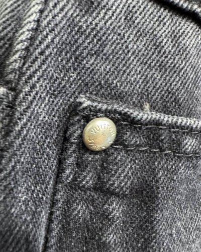 款号-Mx012 细节图 Louis Vuitton 路易 威登 渐变暗纹大印花黑灰直筒牛仔裤 这条 Lv 牛仔裤！它用的 Denim 平织斜纹牛仔布面，吸汗又