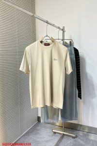 L518 Gugucci 奶茶色字母Logo刺绣短袖，邂逅温柔与格调，这款奶茶色短袖以低饱和色调勾勒高级氛围，自带慵懒贵气感。经典Guc*＊标识以精致刺绣呈现，