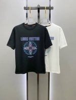 lv2025夏季新款短袖T恤，个性艺术系列全网独家首发 百搭款细节处理完美纯棉面料十分精致 原版面料 网红明星同款高版本 高品质手感非常舒服 时尚又个性 超级百