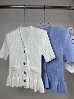 2025夏季爆款 钻扣菏叶边袖V领针织衫 Size: S- L