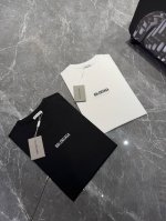 balenciaga 巴黎家25S春夏男士圆领短袖 基础款字母T恤.3D刺绣工艺.轻奢款推荐 优选 G长绒棉面料.舒适轻薄垂感十足 舒爽不沾身.立体简约.大大提
